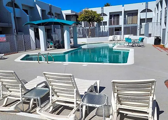 Hotel Palmas Tucson
